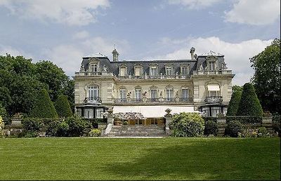 Notre zone d'activité pour ce service Tapissier pour hôtel de luxe Marseille (13), Bouches-du-Rhône : Réalisation de tentures, rideaux et mobilier sur mesure pour des établissements prestigieux